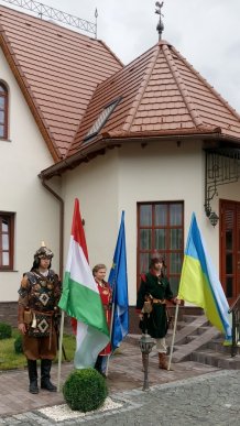 У Берегові відкрили пам’ятний знак видатному закарпатському вченому, який знайшов унікальну угорську реліквію – 01