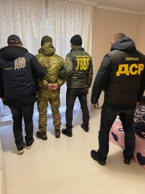 Спецоперація на Закарпатті: затримали двох перевертнів  – 03