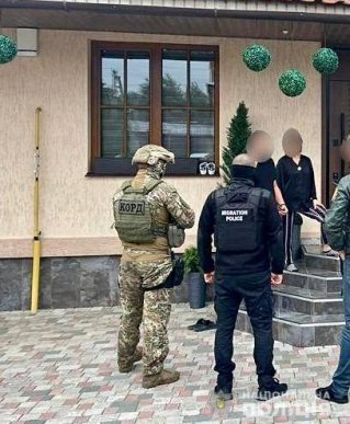 Спецоперація на території одного з автовокзалів Закарпаття: поліція оприлюднила подробиці – 02