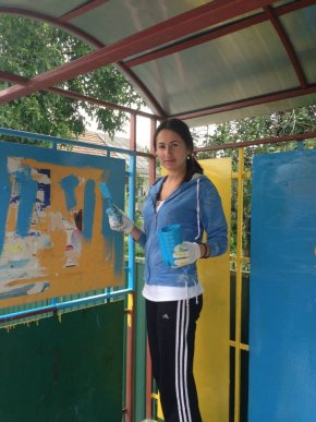 В селі Ракошино вказівник та автобусні зупинки перефарбували у кольори національного прапору України (ФОТО) – 11