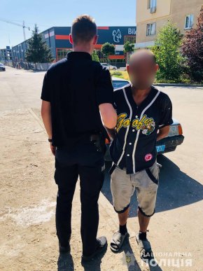 В Ужгороді затримали грабіжника – 02