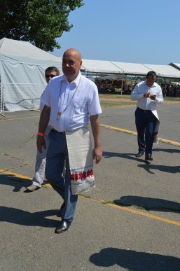 Геннадій Москаль планує на Закарпатті запровадити весільний фестиваль – 05