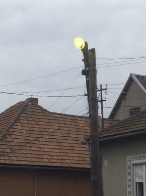 У мікрорайоні Борок Телеп в Мукачеві навіть вдень освітлюються вулиці (ФОТО) – 03