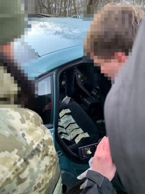 Спецпризначенці затримали жінку: оприлюднено фото – 02 Спецпризначенці затримали жінку: оприлюднено фото – 02