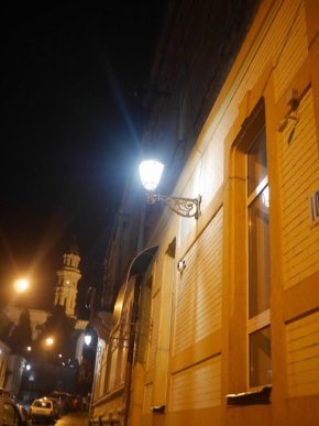 На вулиці Духновича в Ужгороді засвітились ретроліхтарі – 07