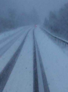 Через снігопад на перевалі ускладнено рух – 05