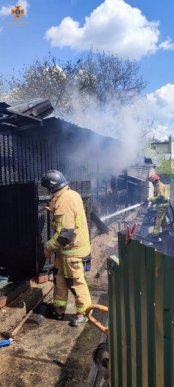 Рятувальники показали фото з місця пожежі, внаслідок якої постраждала жінка – 02