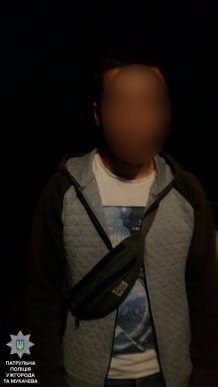 Нічним Ужгородом гуляли чоловіки з наркотиками у кишенях – 03