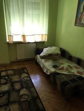 В Ужгороді невідомий чоловік поселяє нелегалів у квартири – 03 В Ужгороді невідомий чоловік поселяє нелегалів у квартири – 03