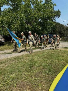 Стоячи на колінах, в одному з сіл Великолучківської громади проводжали 22-річного Героя – 05