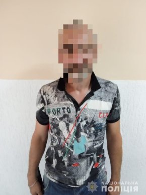 У Берегові чоловіки зберігали вдома "наркотичне зілля" – 02