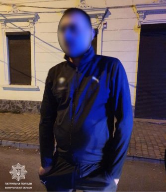 Вулицями міста роз’їжджали чоловіки зі зброєю – 03