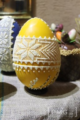 У Мукачеві відкрили виставку велетенських шоколадних писанок – 10