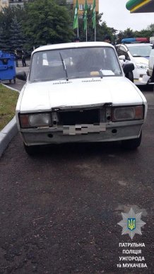 Група осіб грабувала в Ужгороді автомобілі та зливала з бензобаків паливо – 07