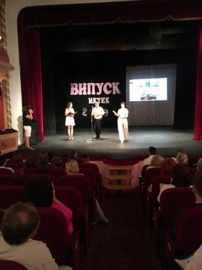 У Мукачівському кооперативному торговельно-економічному коледжі провели випускний бал – 03 У Мукачівському кооперативному торговельно-економічному коледжі провели випускний бал – 03