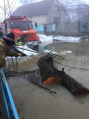 У Ракошині через розлив річки ускладнився рух на кількох сільських вулицях – 04