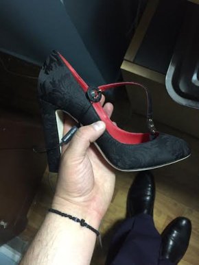 Двоє українців залишились без брендових сумок та взуття з Франції та Португалії – 01