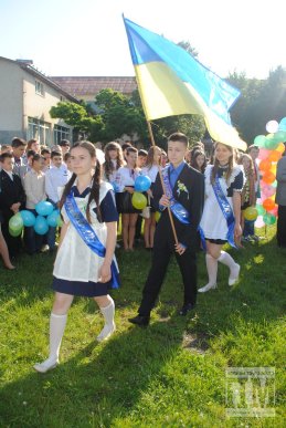 Останній дзвінок відлунав для випускників Мукачівської ЗОШ №6 (ФОТО) – 08