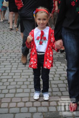 У Мукачеві до Дня Незалежності пройшов традиційний Парад вишиванок (ФОТОРЕПОРТАЖ) – 13