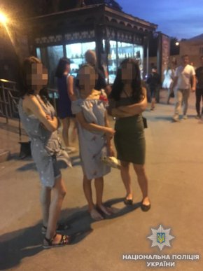 Три дівчини із Закарпаття скоїли у центрі Одеси злочин – 03