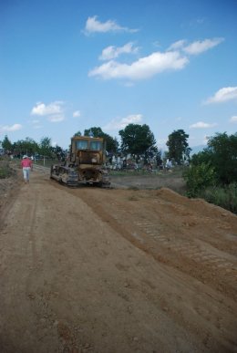 В Іршаві будують дорогу до міського кладовища – 04