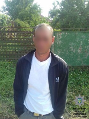 Грабіж у Мукачеві: у чоловіка відібрали телефон та готівку – 02