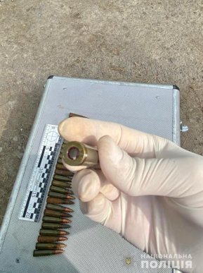 В Ужгороді чоловік переховував арсенал небезпечної зброї – 02