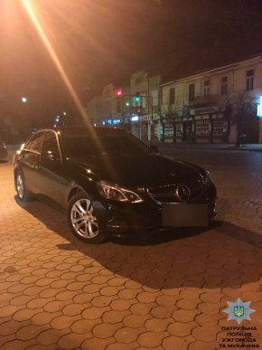 У Мукачеві вночі затримали чоловіка з нарковмісним шприцем – 01