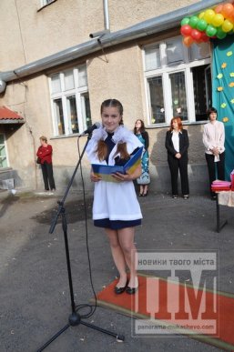 У Мукачівській ЗОШ №7 відбулось урочисте свято Першого дзвоника (ФОТОРЕПОРТАЖ) – 07