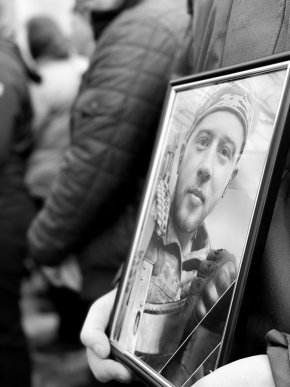 Мукачівщина попрощалася з Героєм, який повернувся із заробітків, щоб захищати Україну – 01