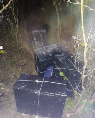 На Закарпатті намагалися переправити через кордон 7,5 тисяч пачок сигарет – 04 На Закарпатті намагалися переправити через кордон 7,5 тисяч пачок сигарет – 04