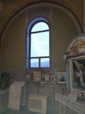 На Закарпатті невідомі розтрощили церкву – 07