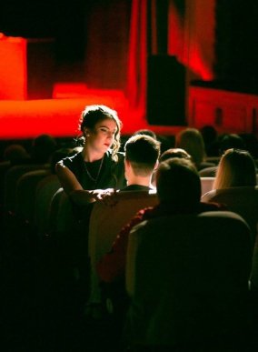 Незвичайною постановкою у Мукачеві завершився театральний фестиваль – 07 Незвичайною постановкою у Мукачеві завершився театральний фестиваль – 07