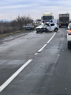 Поблизу села Зняцьово сталась аварія. Постраждало троє людей – 02