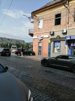 У центральній частині Мукачева трапилась аварія: оприлюднено фото – 01