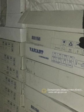 У Виноградові викрили склад із понад 83 тисячами блоків контрафактних цигарок – 03 У Виноградові викрили склад із понад 83 тисячами блоків контрафактних цигарок – 03