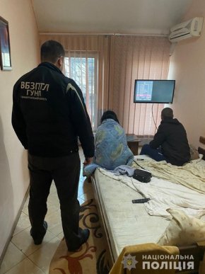 53-річний чоловік втягнув неповнолітню закарпатку у заняття простититуцією – 01 53-річний чоловік втягнув неповнолітню закарпатку у заняття простититуцією – 01