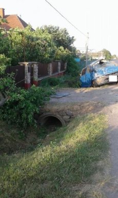 Карколомна ДТП на Ужгородщині: "Toyota" знесла сливу і перекинулась – 04