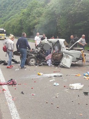 В області сталася жахлива ДТП: автобус протаранив легковик – 05