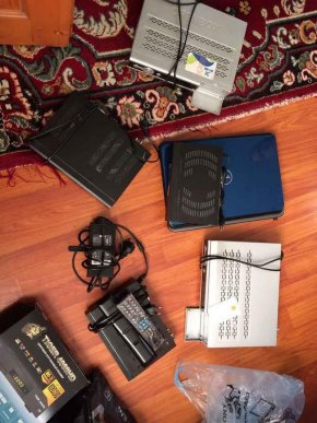 На Закарпатті СБУ викрила чоловіків, які налагодили ретрансляцію заборонених російських телеканалів – 03