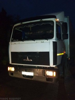На Виноградівщині перевернулася фура з алкоголем – 04 На Виноградівщині перевернулася фура з алкоголем – 04