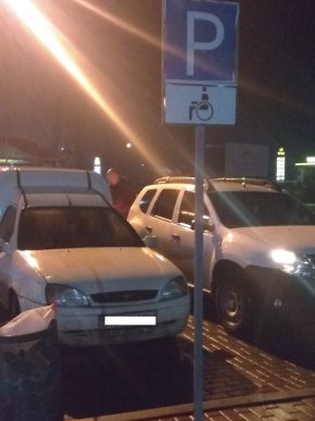 У Мукачеві штрафують "героїв парковки" – 04