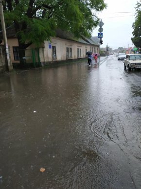 Вулиці Виноградова перетворилися на річки – 01 Вулиці Виноградова перетворилися на річки – 01