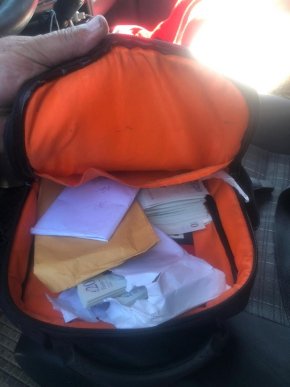 Повний рюкзак грошей: закарпатські митники вилучили на кордоні «зайву» валюту – 01