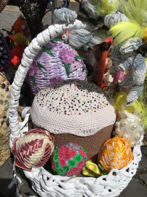 У центрі Мукачева з’явилося писанкове дерево – 06