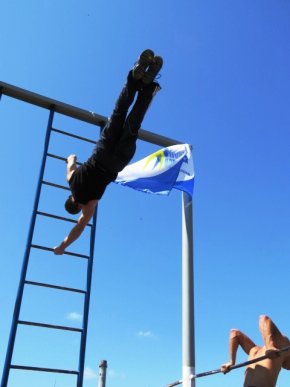 Воркаутери вчерговий раз виробляли у Мукачеві неймовірні трюки (ФОТО) – 04