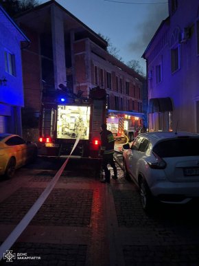 13 рятувальників гасили пожежу на Ужгородщині – 02