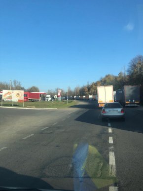 Через черги з вантажівок на об’їзній Ужгорода ускладнено рух – 04