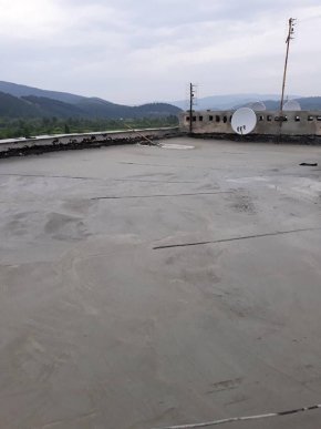 У Мукачеві на двох багатоповерхівках триває капремонт дахів – 02