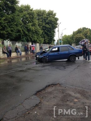На вулиці Червоноармійській в потрійному  ДТП дивом вціліли люди – 02
